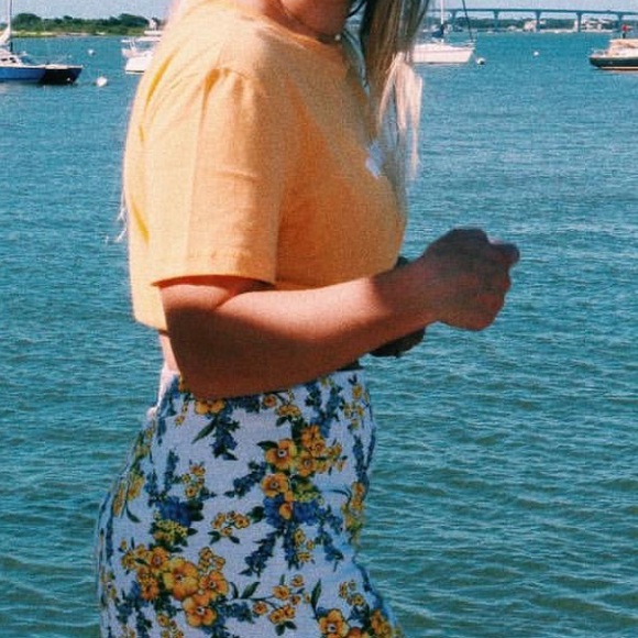 Yellow tee - Picture 2 of 2